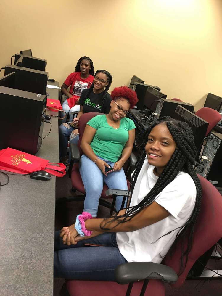 4 THA female residents in computer lab at Tuskegee University