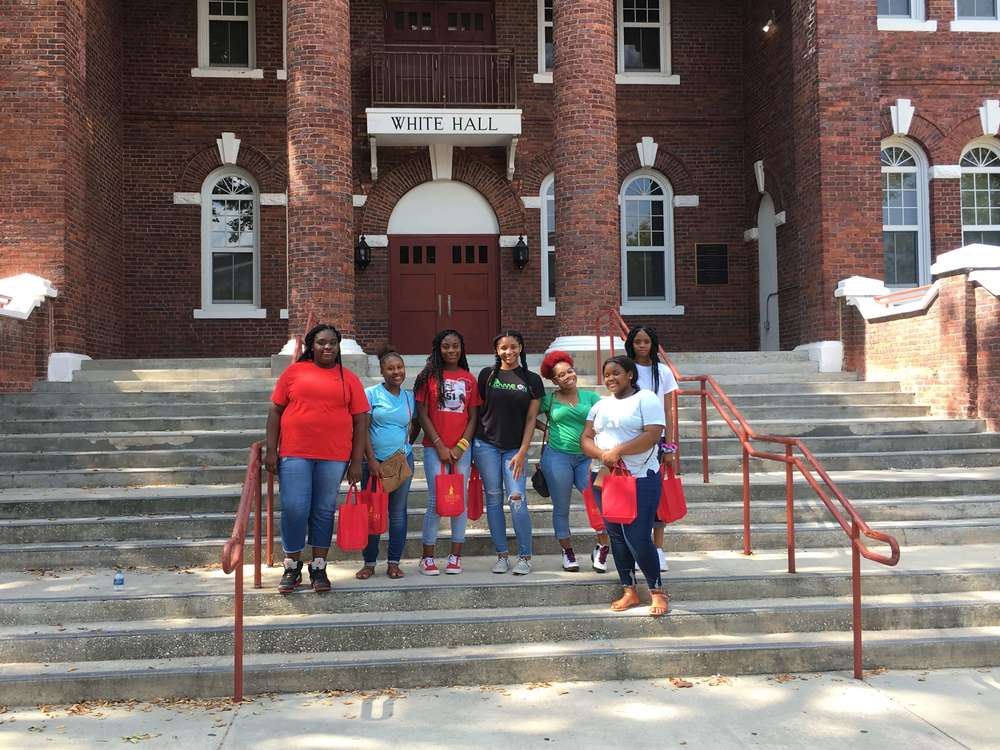 THA students in front of White Hall