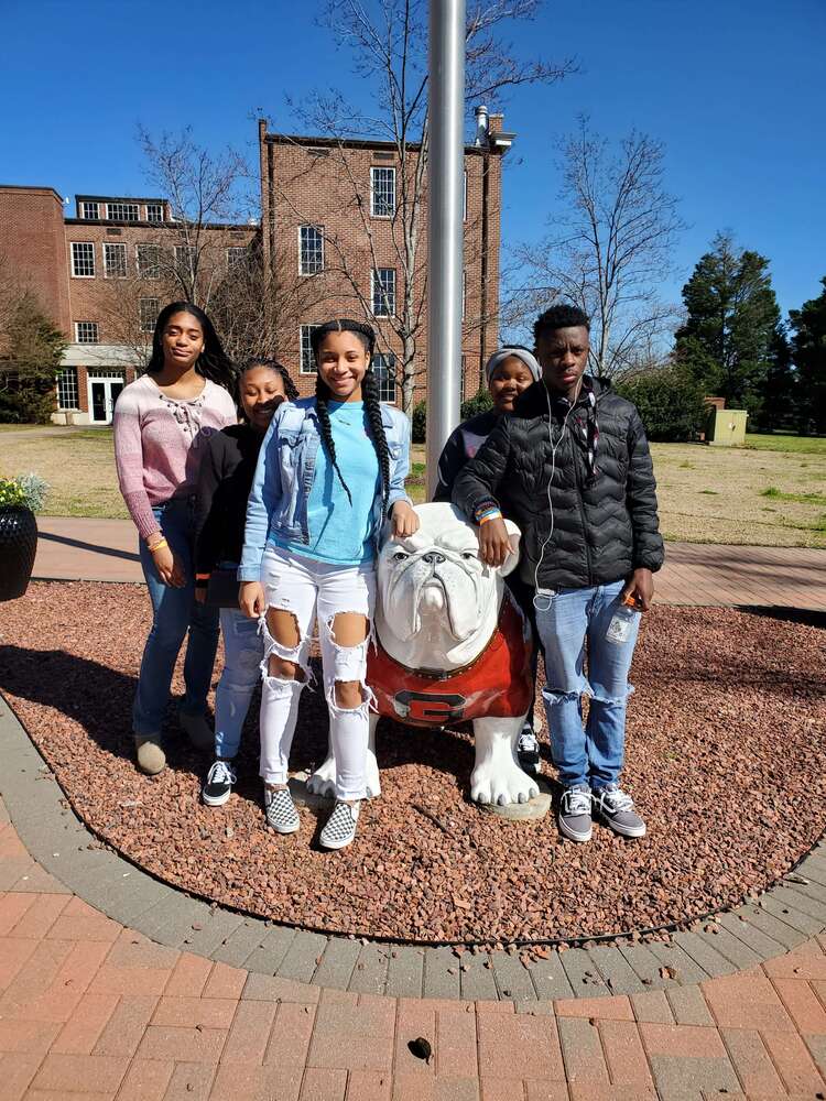 teens posing with GA bulldog