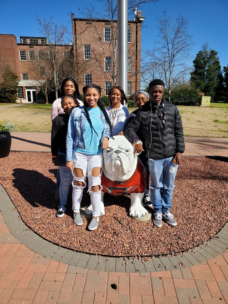 Student group posing with bulldog statue